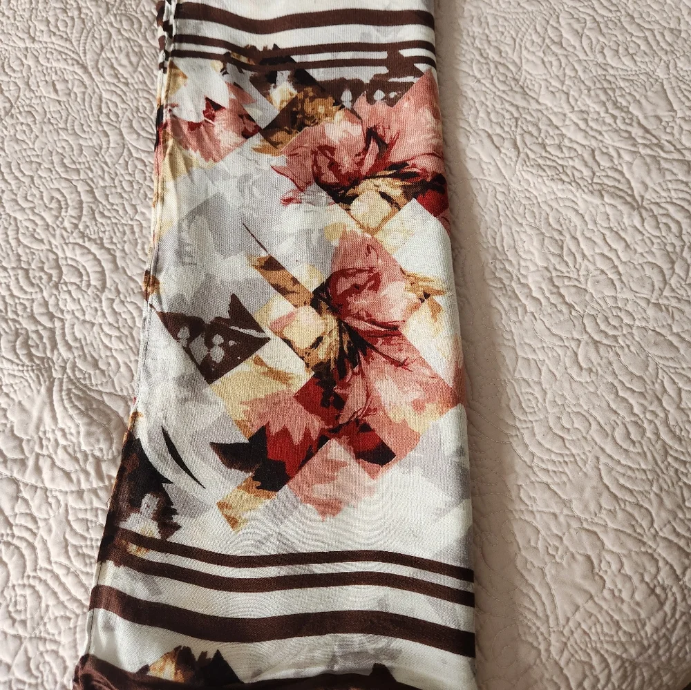 Floral scarf - Picture 4 of 4
